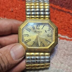Vintage Romica Womens Fashoin Watch Estate Item
